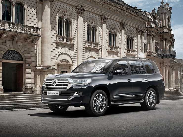 В России начались продажи обновленного Toyota Land Cruiser 200
