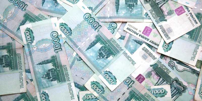  На самую дешевую машину россияне должны копить в среднем 10 месяцев 