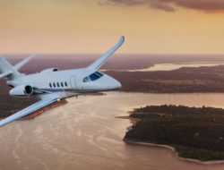 Глава «Тойоты» намекнул на выпуск бизнес-джета Lexus