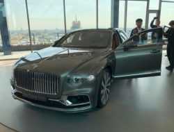 В России стартовали продажи нового роскошного седана Bentley Flying Spur