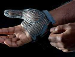 Jaguar Land Rover создал травмобезопасные перчатки с помощью 3D-печати