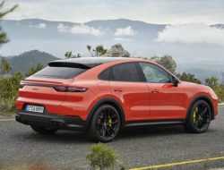 В России опять стартовали продажи нового Porsche Cyenne Coupe