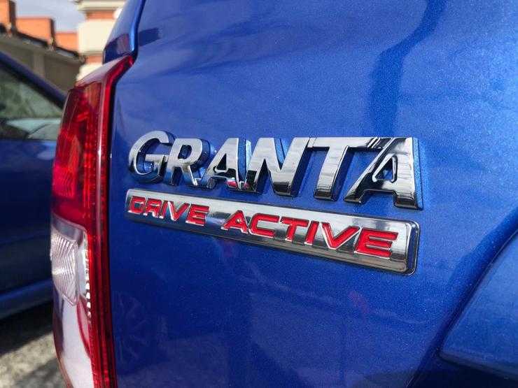 Фитоняша — огонь: первый тест-драйв LADA Granta Drive Active