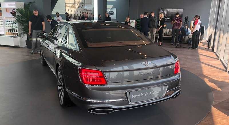  Новый Bentley Flying Spur показали в Москве 