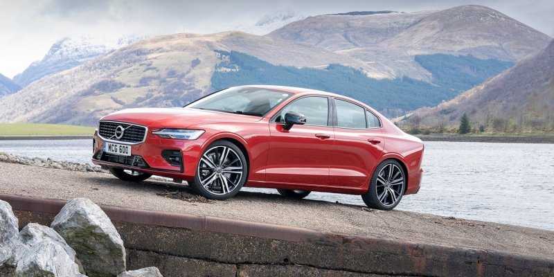 Volvo начала поставки в Россию седана S60