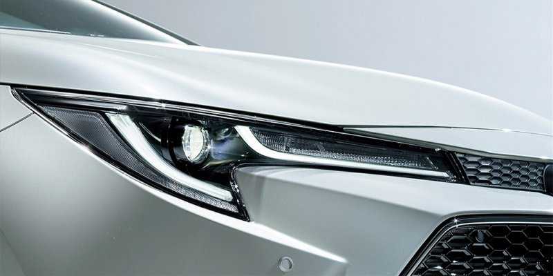  Toyota Corolla сменила поколение и уменьшилась в размерах 