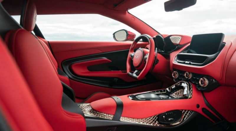 
                                    Aston Martin показал два самых дорогих автомобиля в своей истории
                            