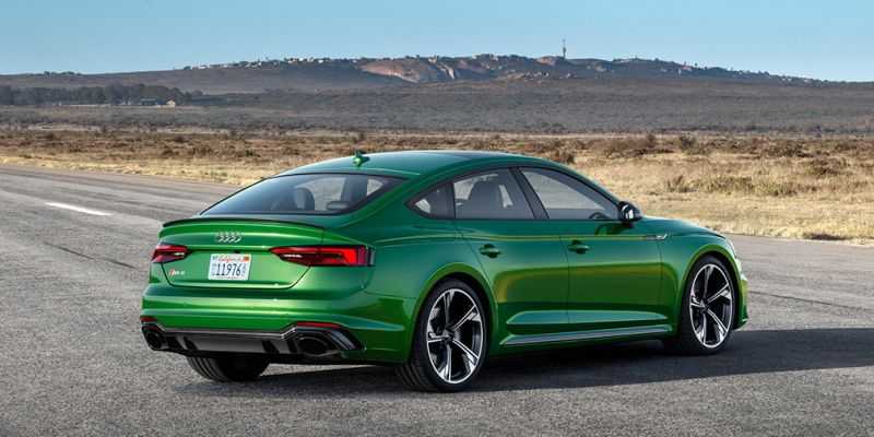 
                                    Audi привезла в Россию 450-сильный лифтбек за 7,8 млн рублей
                            