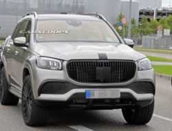 Дизайн серийного кроссовера Mercedes-Maybach рассекретили до премьеры