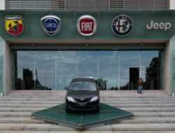 Fiat Chrysler подтвердил переговоры с Peugeot о полном слиянии