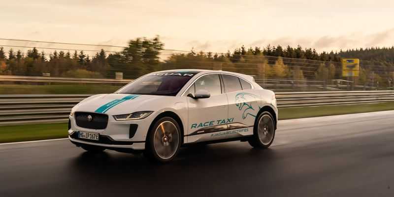 
                                    Jaguar превратил I-Pace в первое в мире гоночное такси на электротяге
                            
