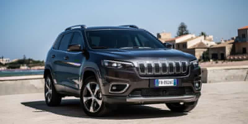 
                                    Jeep отправит на сервис внедорожники Cherokee в России
                            