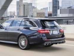 Mercedes отправит в ремонт 612-сильные универсалы из-за опасного спойлера