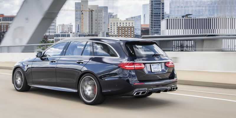 
                                    Mercedes отправит в ремонт 612-сильные универсалы из-за опасного спойлера
                            