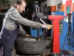 Московским водителям рекомендовали поменять резину