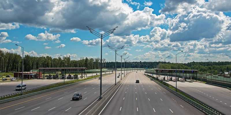 
                                    Названы самые безопасные платные трассы в России
                            