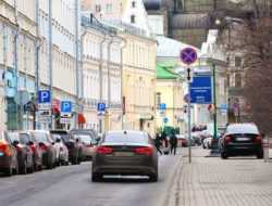 Парковки на всех улицах Москвы станут бесплатными 4 ноября