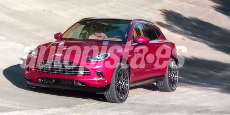 
                                    Полностью рассекречена внешность первого кроссовера Aston Martin
                            