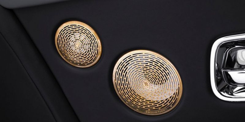 
                                    Rolls-Royce привез в Россию уникальный Phantom с фрагментом метеорита
                            