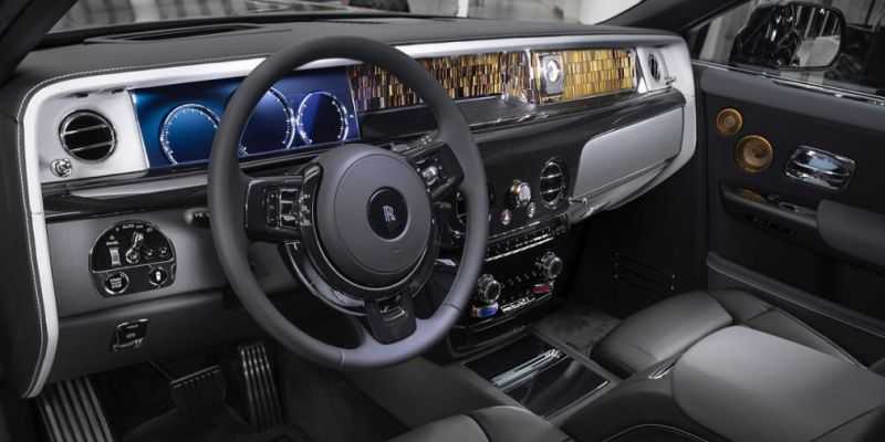 
                                    Rolls-Royce привез в Россию уникальный Phantom с фрагментом метеорита
                            