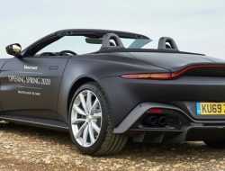 Спорткар Aston Martin Vantage лишился крыши