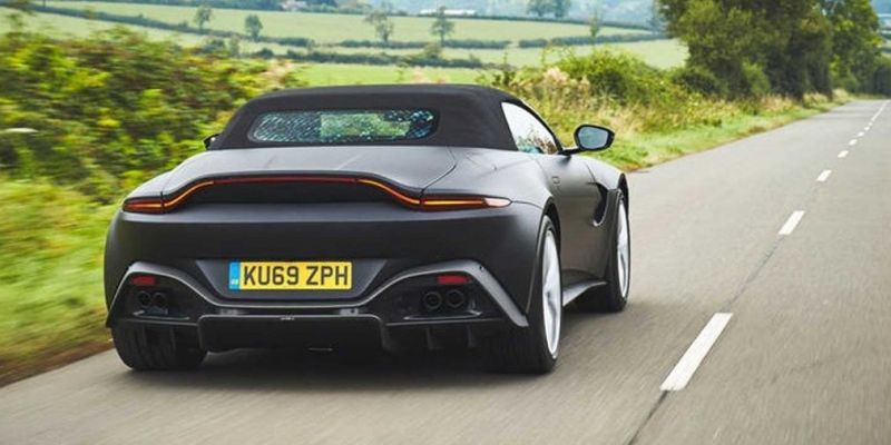  Спорткар Aston Martin Vantage лишился крыши 