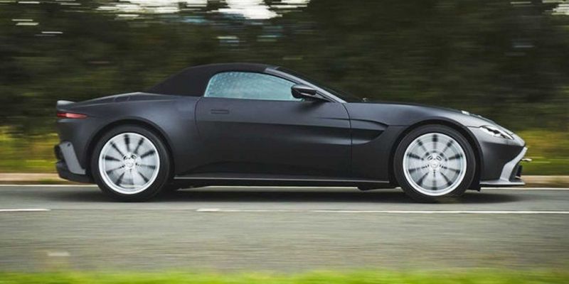  Спорткар Aston Martin Vantage лишился крыши 