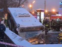 Суд освободил въехавшего в переход у метро водителя автобуса