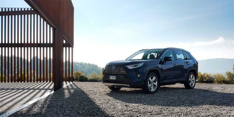 В России стартовали продажи нового Toyota RAV4