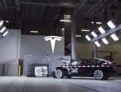 Видео: Tesla впервые показала краш-тесты в секретной лаборатории