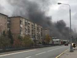 Видео: в Москве в тоннеле загорелся автобус
