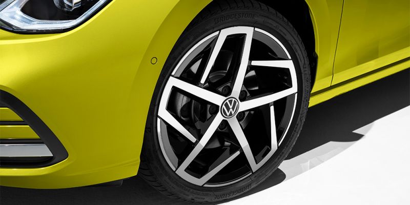 Volkswagen представил новый Golf для России