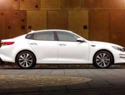 5 самых дешевых трехлетних седанов бизнес-класса