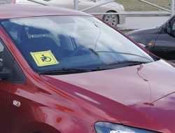 Депутаты предложили запретить эвакуацию автомобилей инвалидов