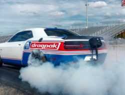 Dodge укомплектовал купе Challenger тормозным парашютом