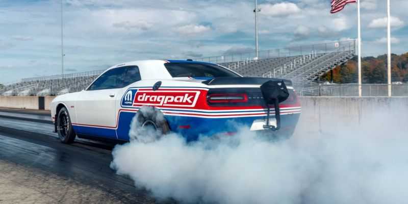 
                                    Dodge укомплектовал купе Challenger тормозным парашютом
                            