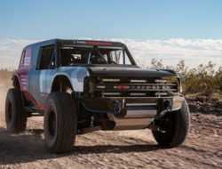 Ford намекнул на возрожденный Bronco гоночным внедорожником