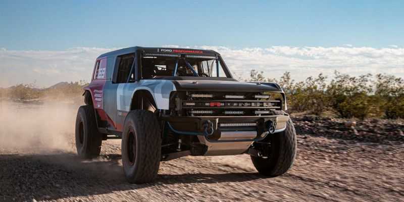 Ford намекнул на возрожденный Bronco гоночным внедорожником
