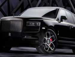 Кроссовер Rolls-Royce получил «черную» версию и стал мощнее