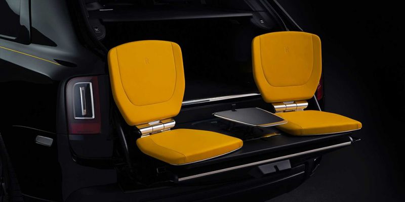 
                                    Кроссовер Rolls-Royce получил &laquo;черную&raquo; версию и стал мощнее
                            