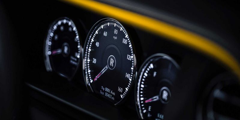 
                                    Кроссовер Rolls-Royce получил &laquo;черную&raquo; версию и стал мощнее
                            