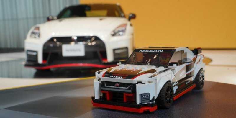
                                    Lego создал модель суперкара Nissan GT-R из 300 деталей
                            