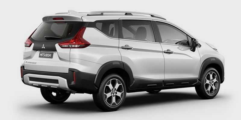 
                                    Mitsubishi выпустила минивэн-кроссовер с 225-миллиметровым клиренсом
                            