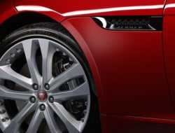 Названы дата и точное время премьеры обновленного Jaguar F-Type