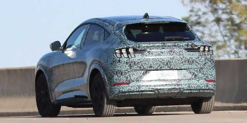 Новый кроссовер Ford в стиле Mustang сфотографировали с серийным кузовом