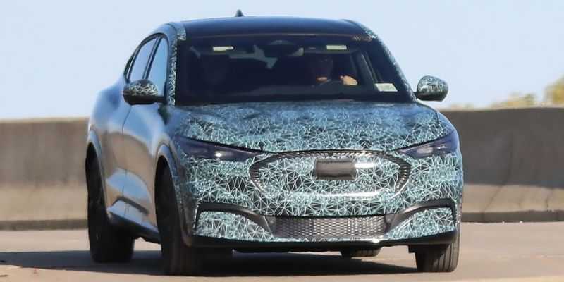 Новый кроссовер Ford в стиле Mustang сфотографировали с серийным кузовом