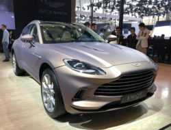 Премиальный провал: первый кроссовер Aston Martin DBX оказался хуже китайских авто