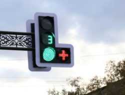 В Казахстане появились светофоры со знаком «красный плюс»
