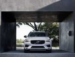 В России начали продавать самый экономичный Volvo XC60