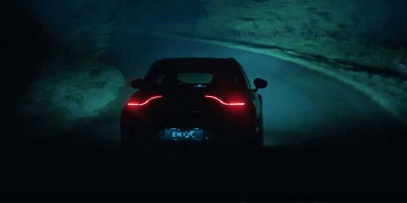 
                                    Видео: кроссовер Aston Martin впервые показан в движении
                            